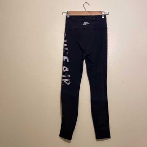 Nike black leggings with back pocket. Size Xs. - Picture 4 of 11